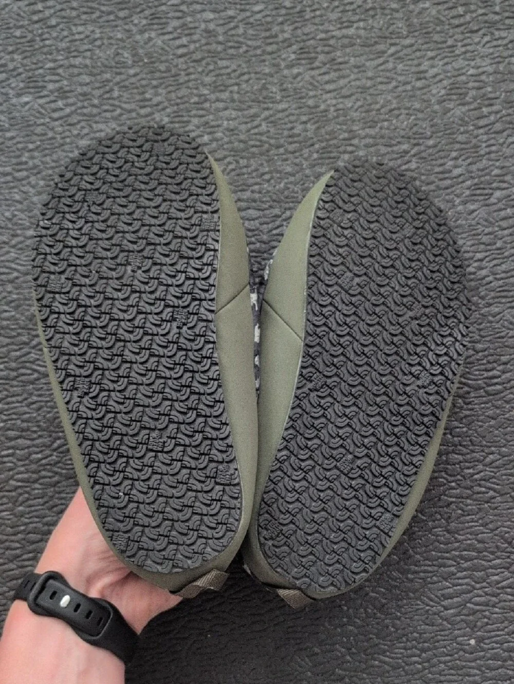 NWOT Camo The North Face Kids Thermoball Traction booties, Slippers, Camp Shoes